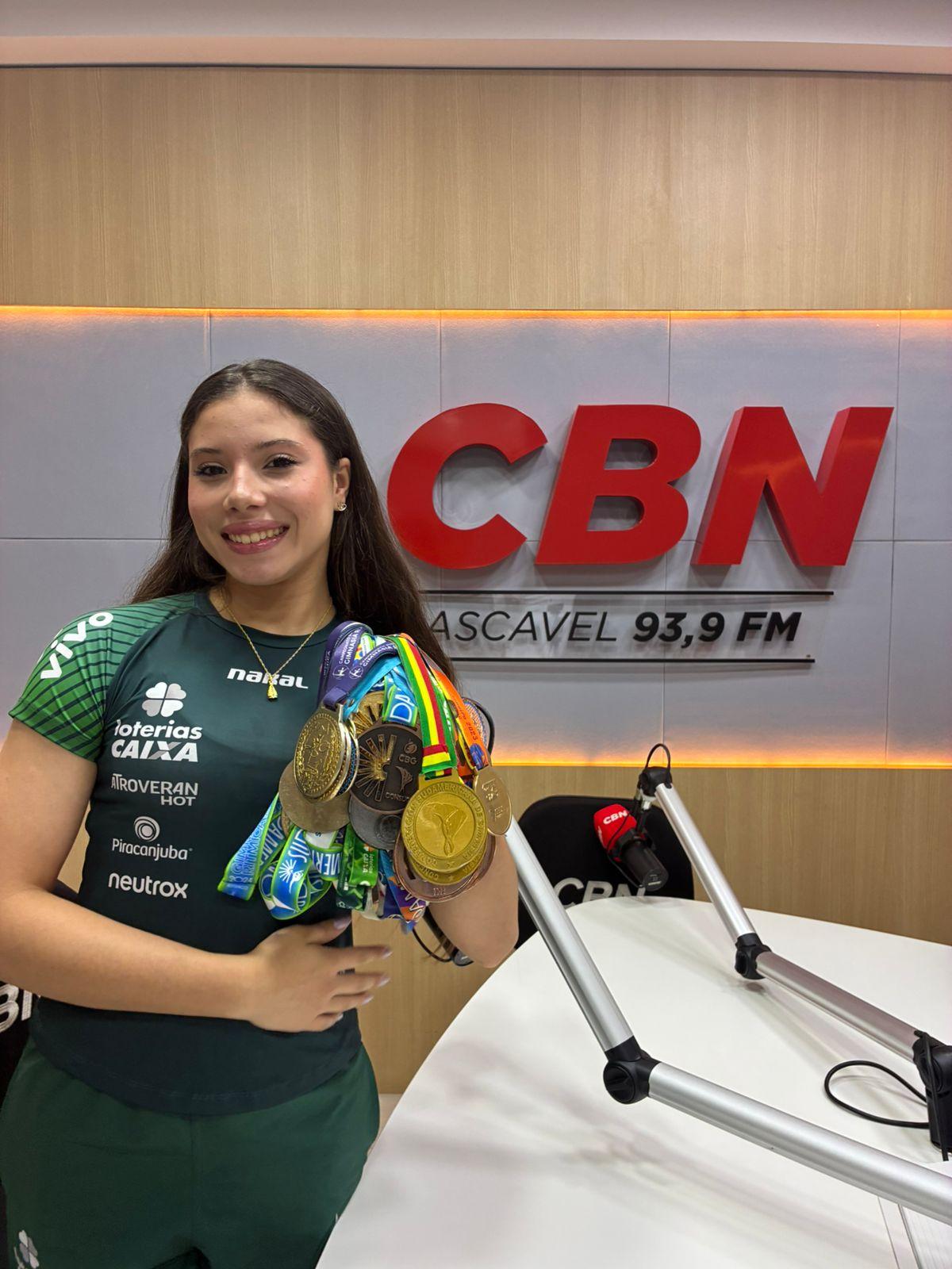 Stefhany Popoatzki fala das conquistas na ginástica rítmica nacional e internacional