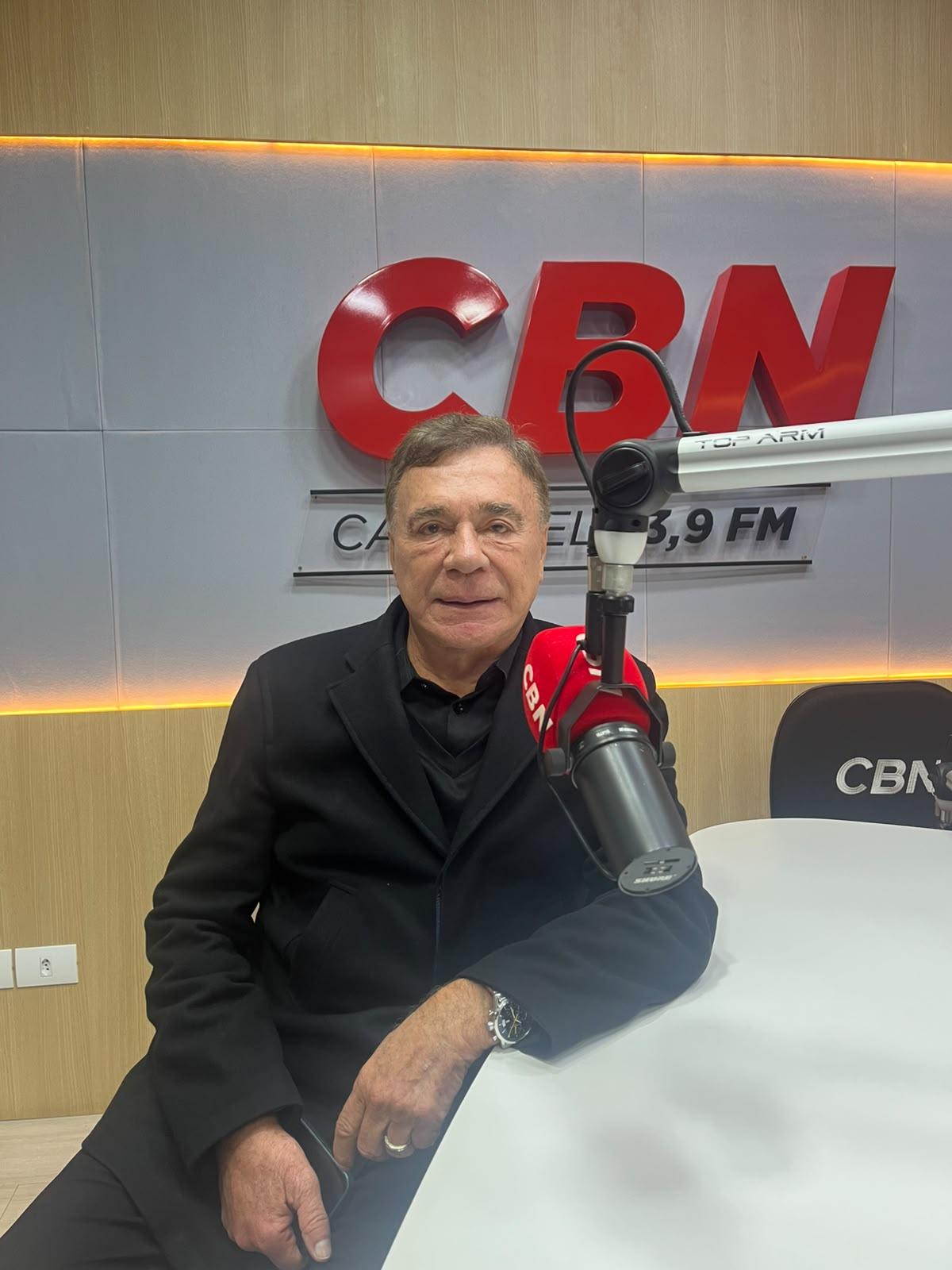 Pré-candidato ao Senado, Álvaro Dias visita Cascavel
