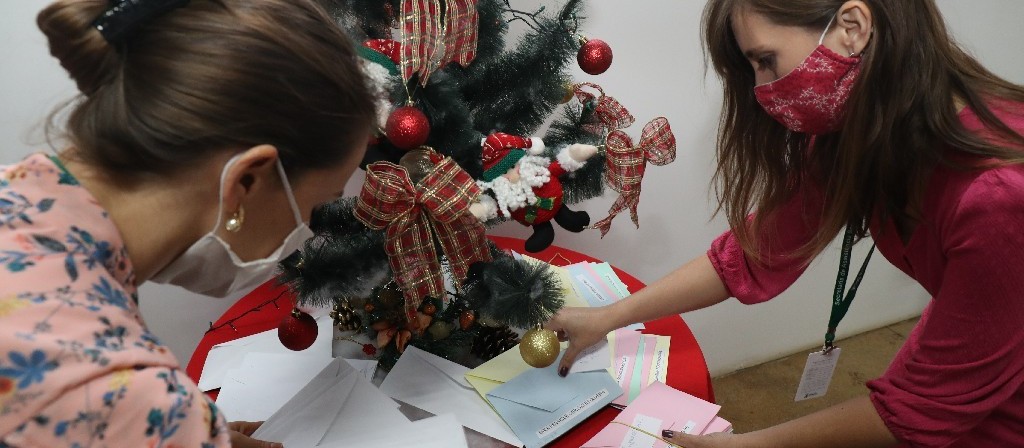 Cascavelenses adotam mais de 500 cartinhas destinadas ao Papai Noel 