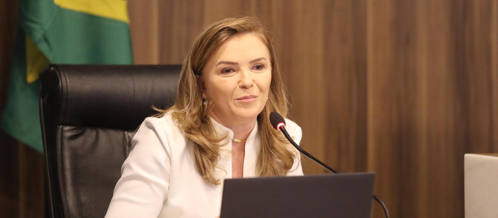 Cascavel está entre 40 municípios do Paraná que receberão ônibus para políticas da pessoa idosa