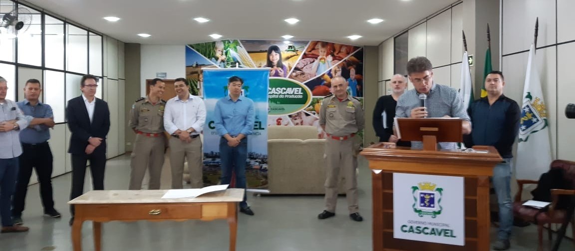 Prefeitura de Cascavel entrega duas ambulâncias para Corpo de Bombeiros
