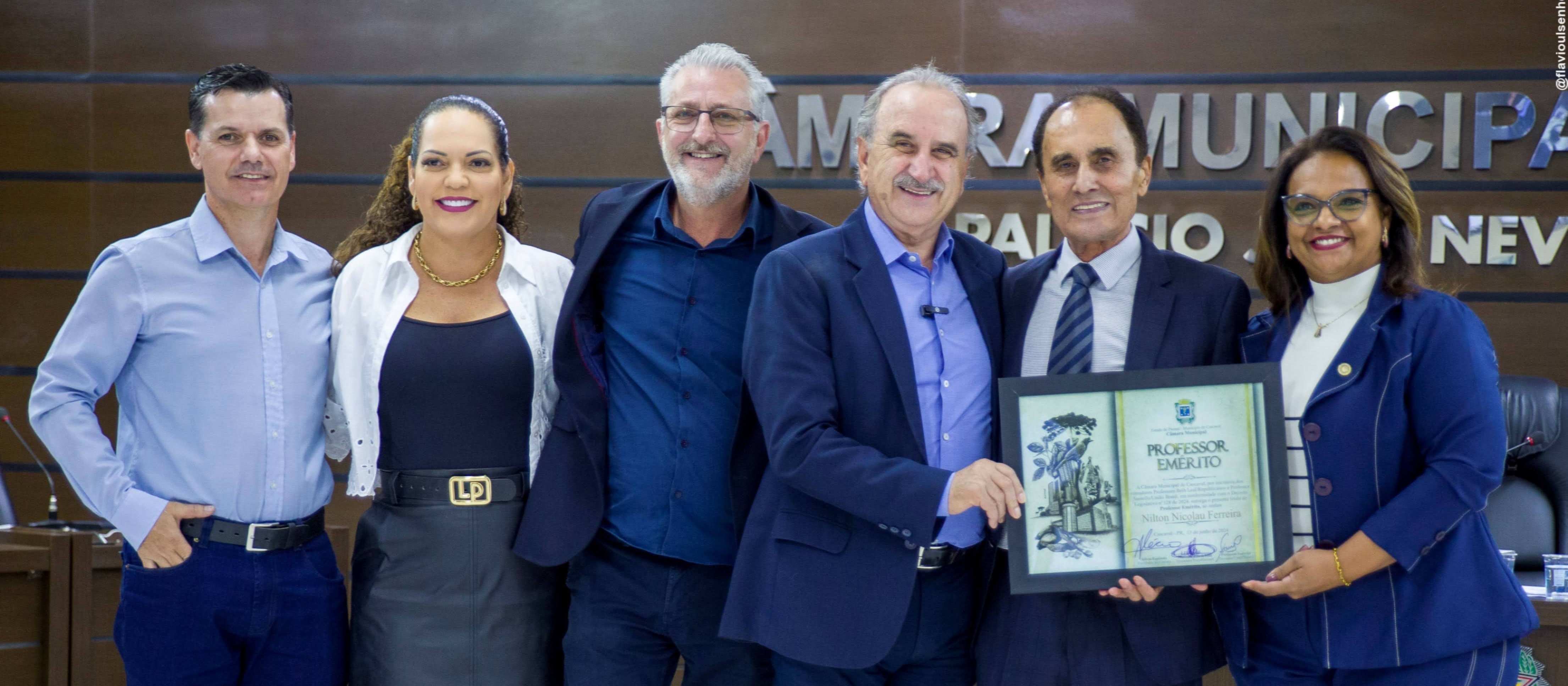 Nilton Nicolau Ferreira  recebe título de Professor Emérito 