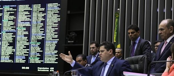 Senador Álvaro Dias diz  que vetos é uma derrota para o governo 