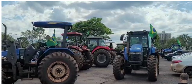 Representantes do agro se reúnem em manifestação em frente  à prefeitura 