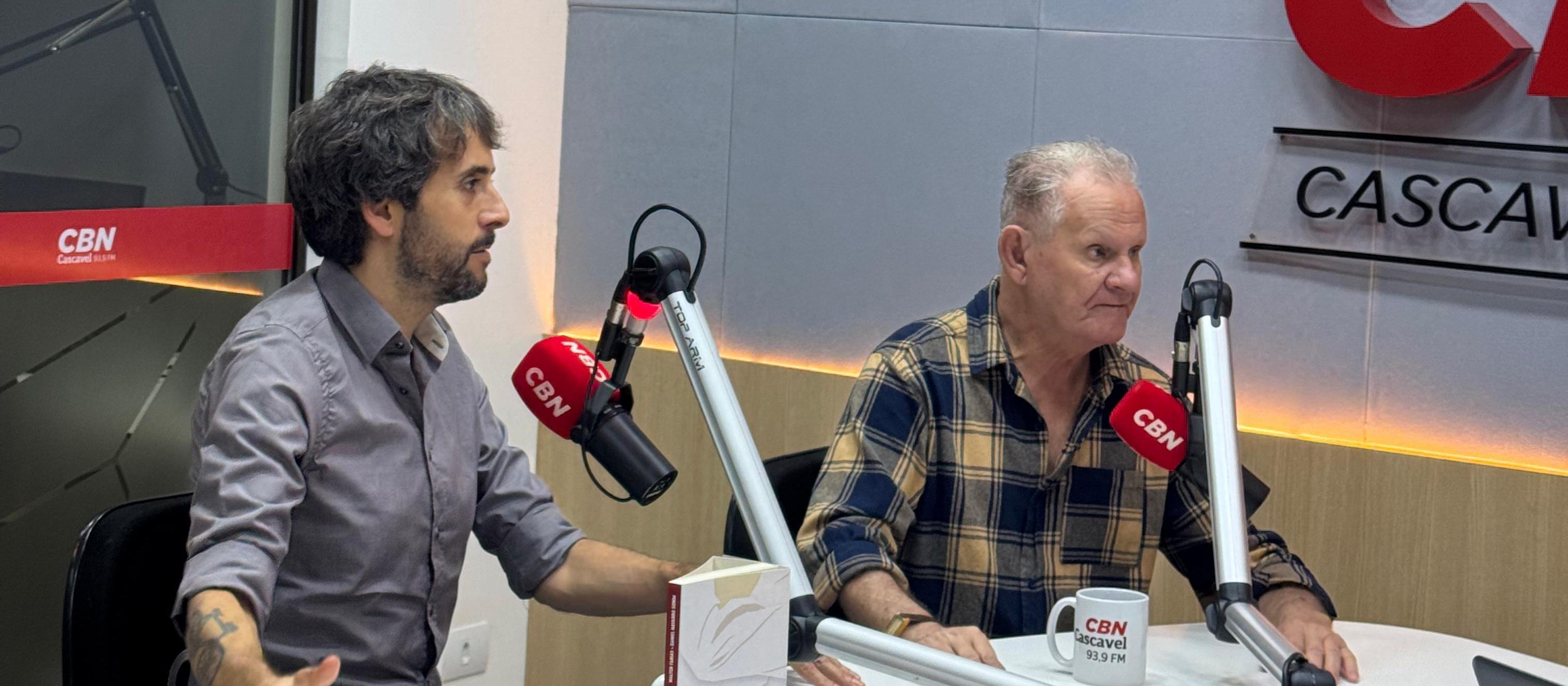 Livro 'O capa-branca' apresenta experiências do ex-paciente de um hospital psiquiátrico