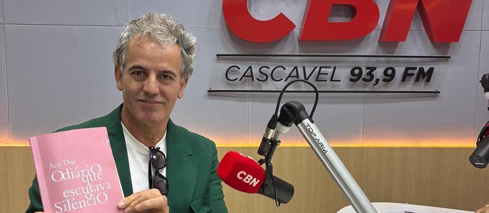 Professor e escritor Acir Dias lança os livros 'O Diário que Escutava o Silêncio' e 'Páginas Mortas das Árvores'