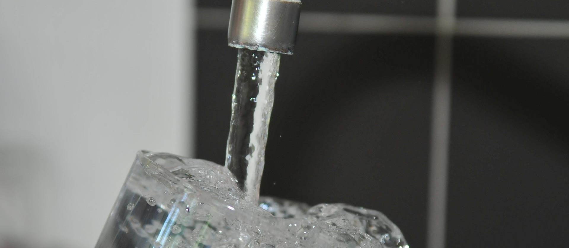 Comissão de Defesa dos Direitos do Consumidor pede esclarecimentos a Sanepar sobre distribuição de água para cidades vizinhas 