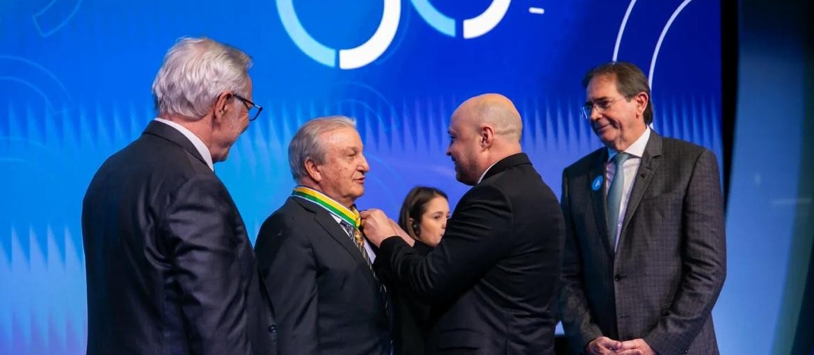 Grolli recebe Medalha da Ordem do Mérito Industrial, a mais importante condecoração da indústria brasileira