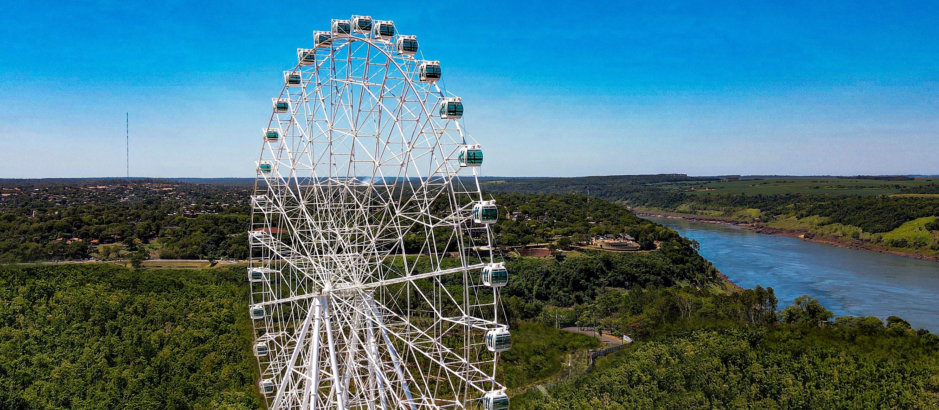 Roda-gigante de 88 metros de altura é a mais nova atração de Foz do Iguaçu