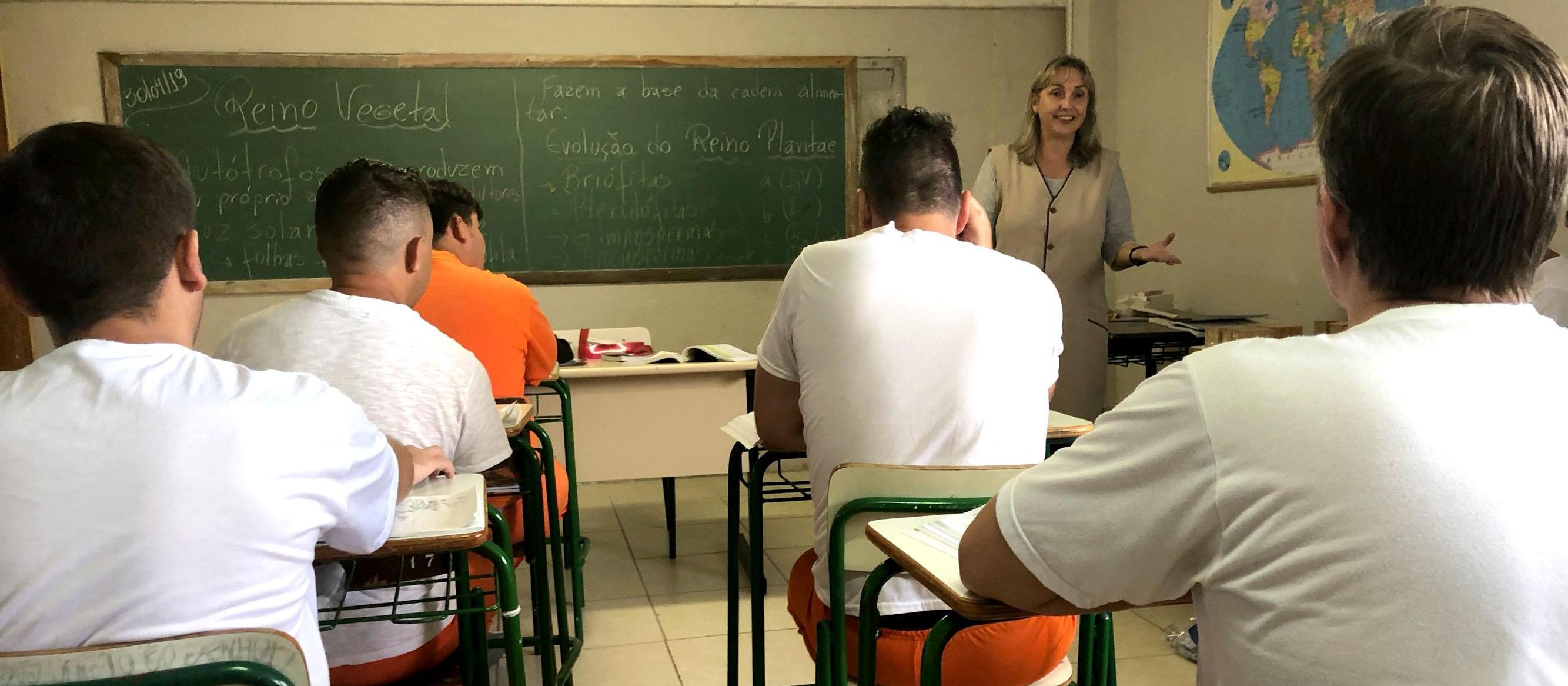 Número de presos estudando no Paraná quase triplica em seis anos