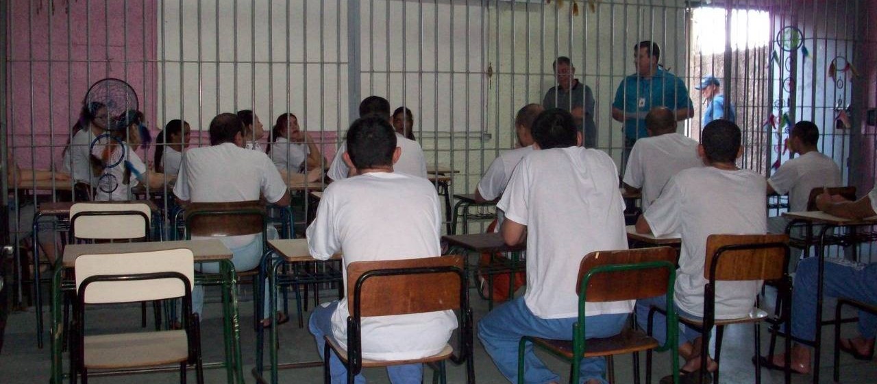 Projeto de Extensão permite curso preparatório para presos de Toledo