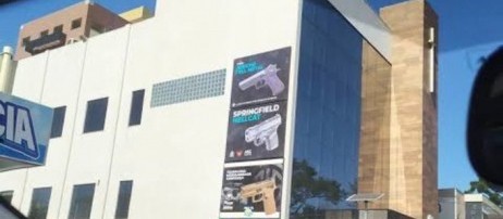 MP irá investigar propaganda de armas e de Bolsonaro em muro de Igreja 