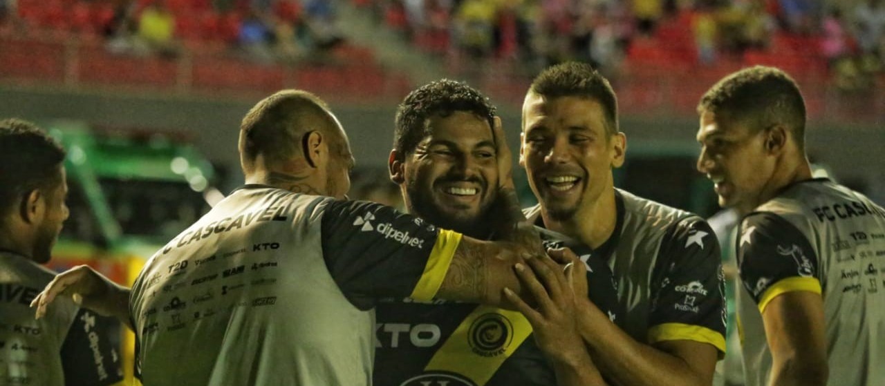 FC Cascavel vence São Joseense de virada e se isola na liderança 