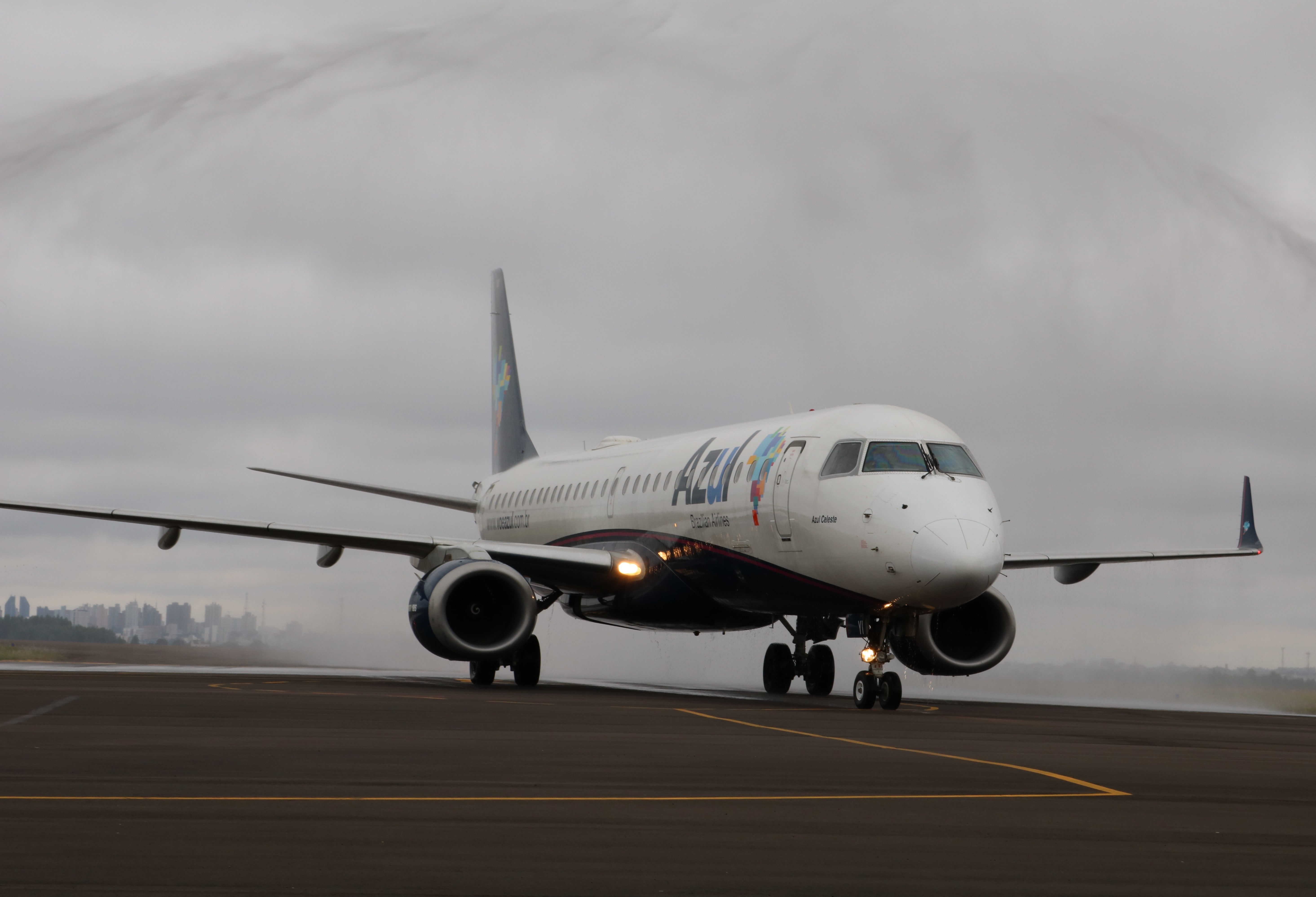 Aeroporto de Cascavel recebe voo inaugural