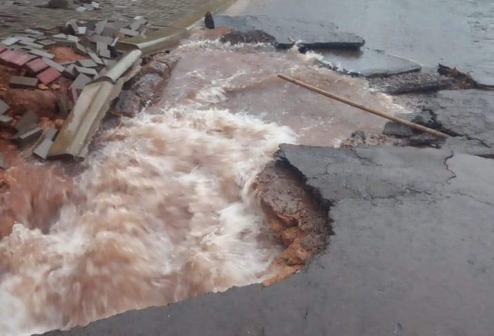 Chuvas causam estragos em Cascavel 