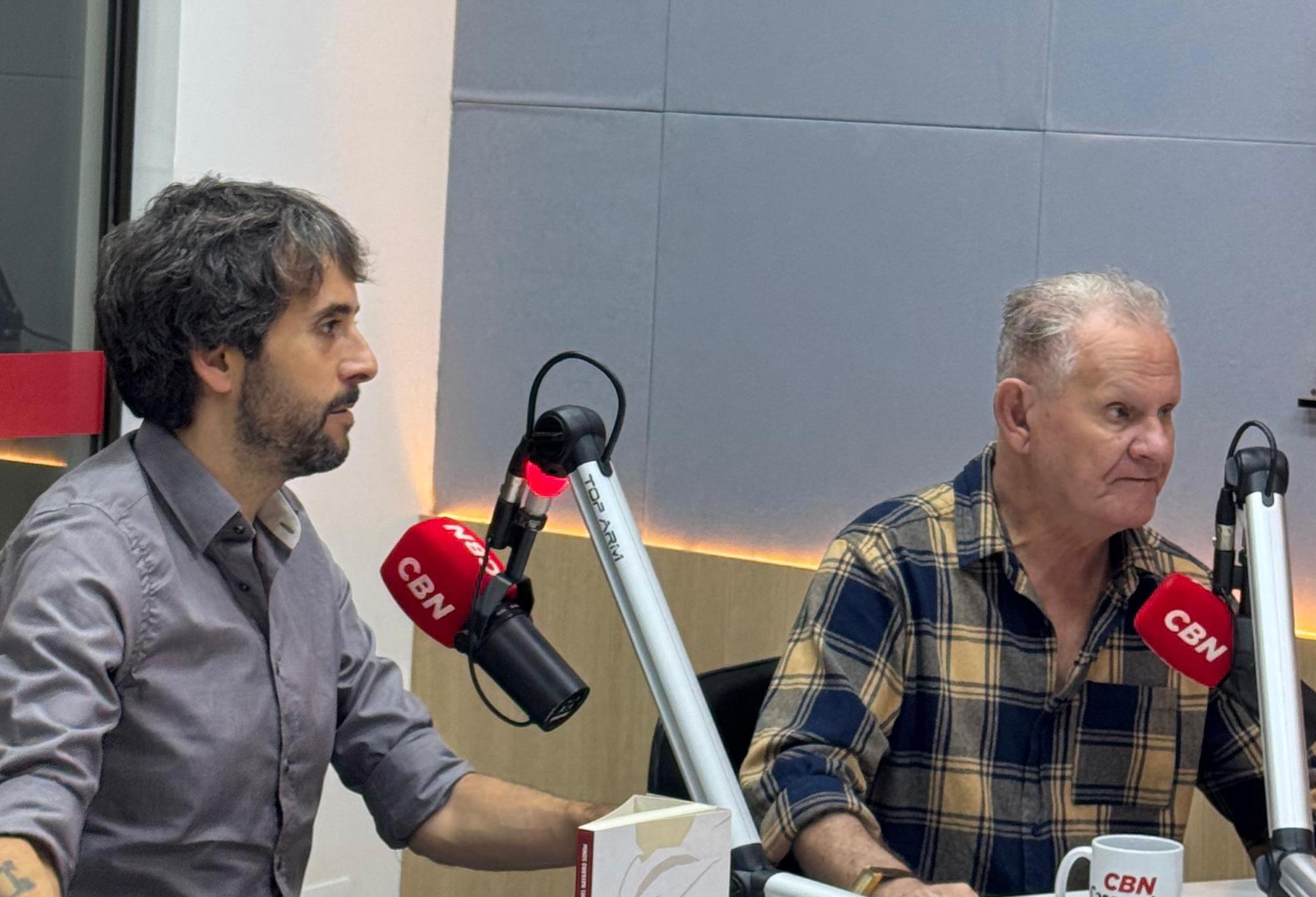 Livro 'O capa-branca' apresenta experiências do ex-paciente de um hospital psiquiátrico