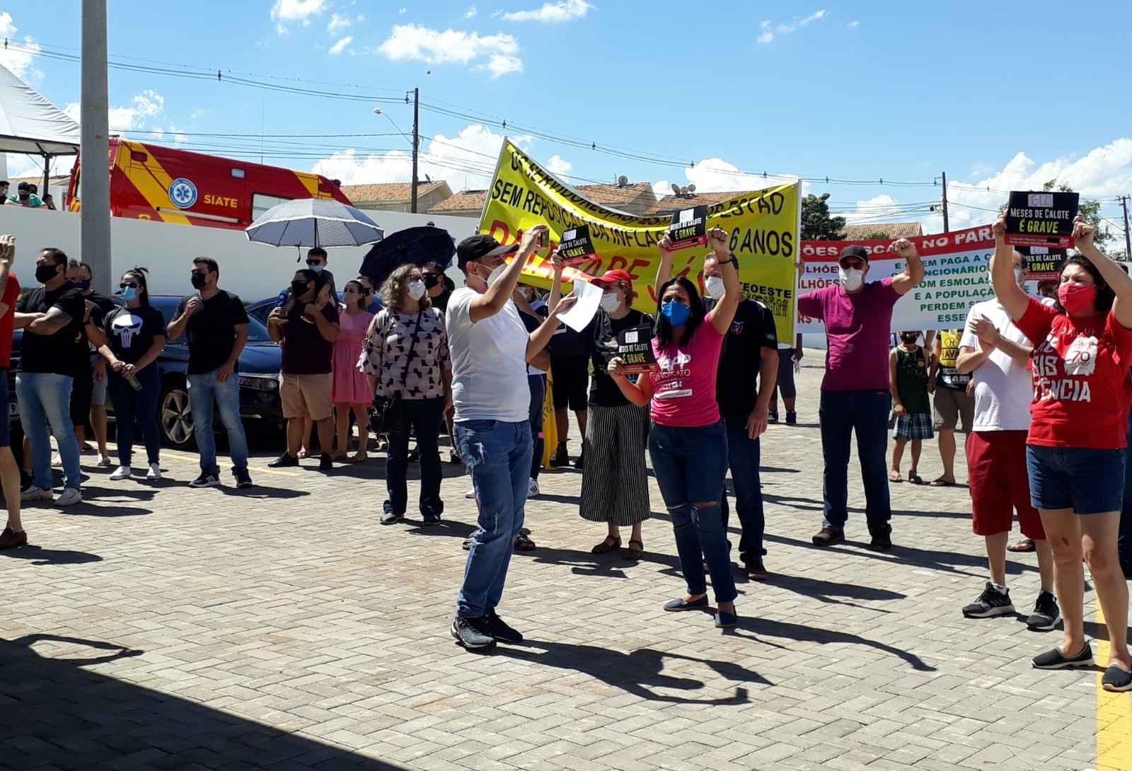 Servidores estaduais fazem protesto durante inauguração do Cisop