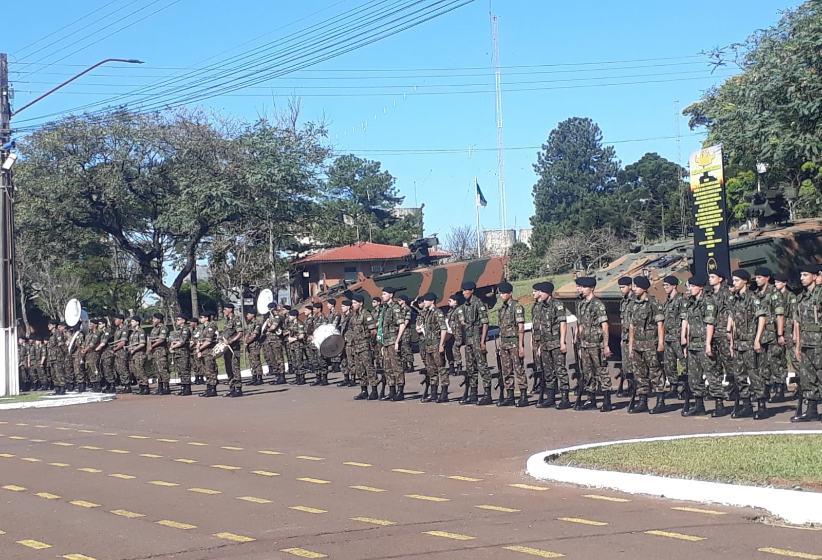 15º Batalhão Logístico realiza formatura em comemoração ao Dia do Exército