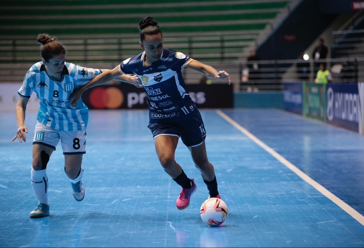 Stein Cascavel goleia o Racing e é bicampeão da Libertadores