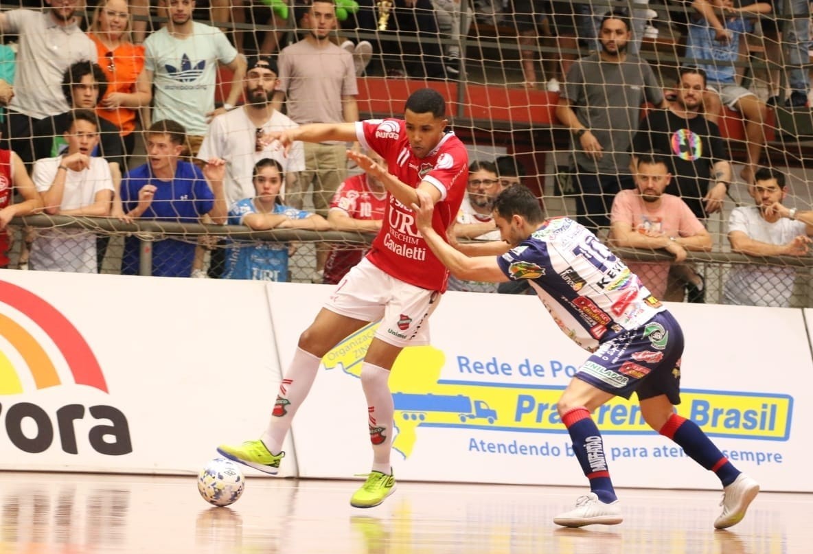 Cascavel Futsal perde para o Atlântico no primeiro confronto da semifinal