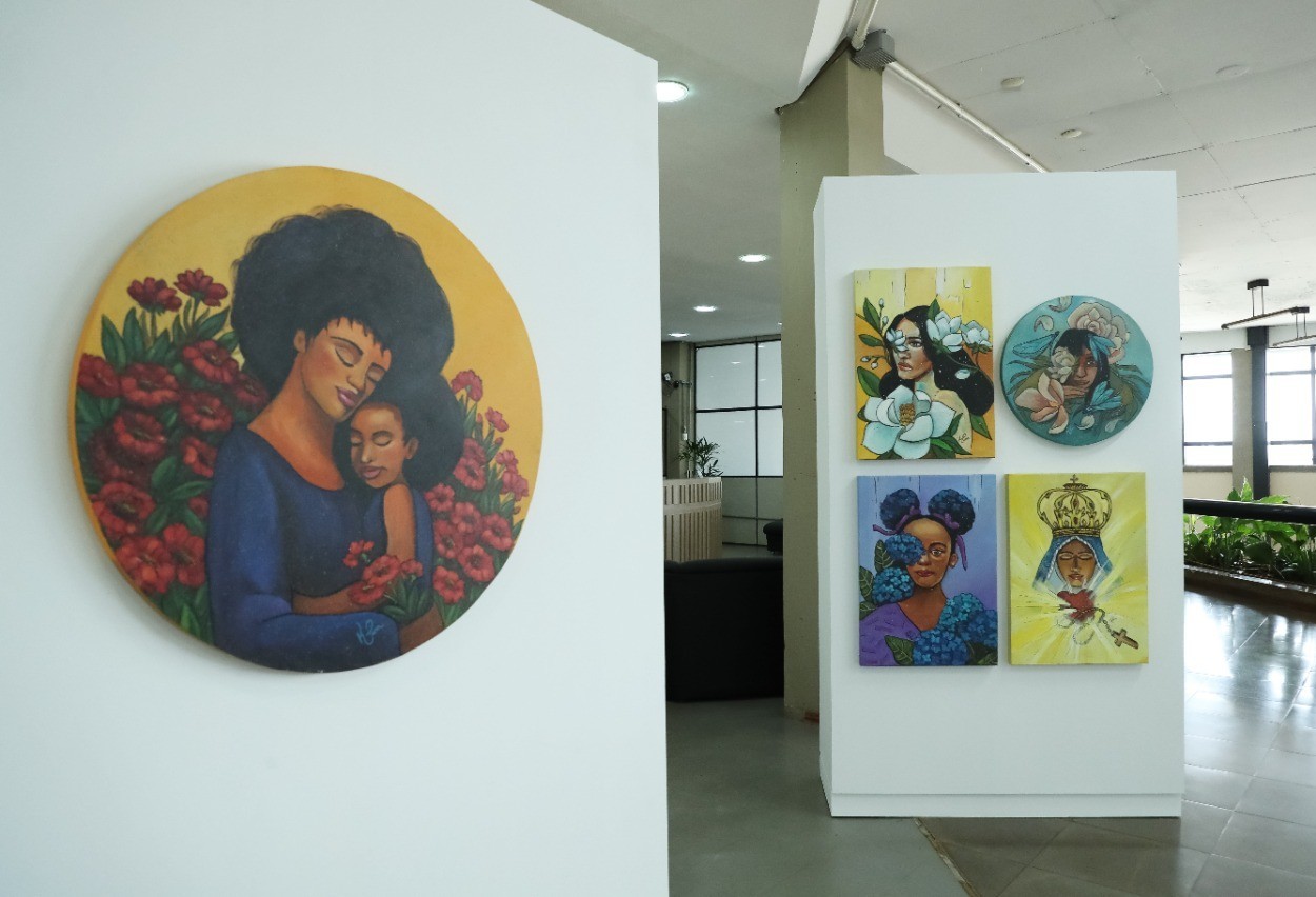 Tiago Klin apresenta suas pinturas na Prefeitura de Cascavel