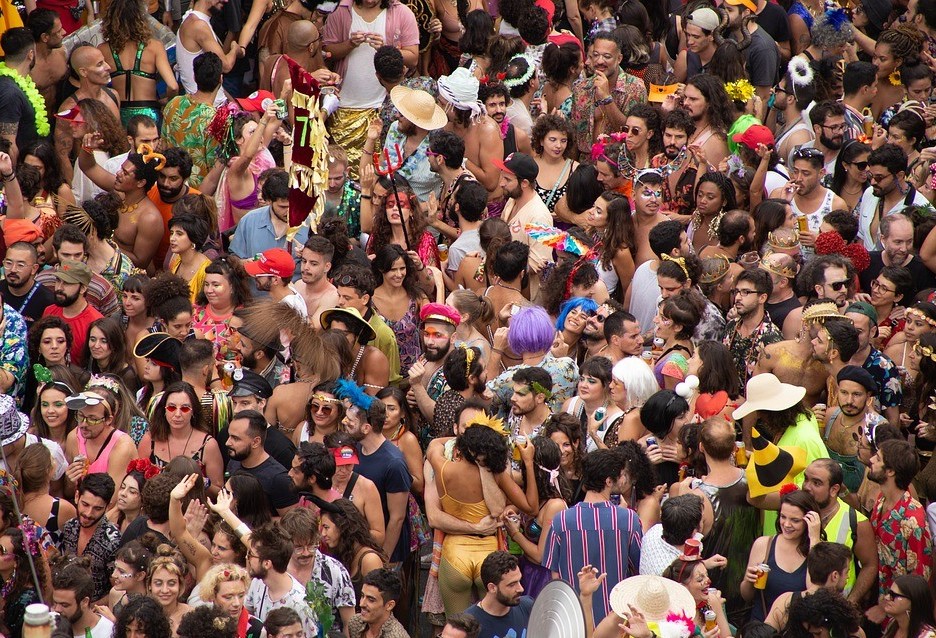 Sem a folia nas ruas, carnaval deverá movimentar R$ 6,45 bilhões em receitas 