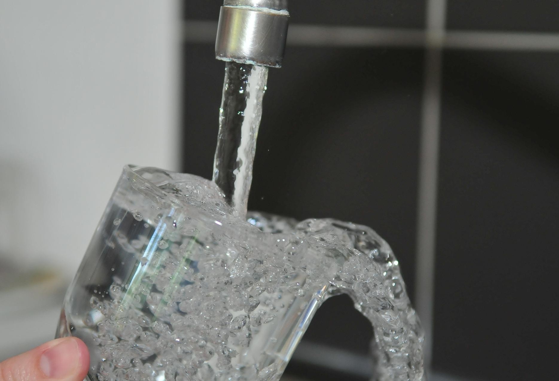 Comissão de Defesa dos Direitos do Consumidor pede esclarecimentos a Sanepar sobre distribuição de água para cidades vizinhas 