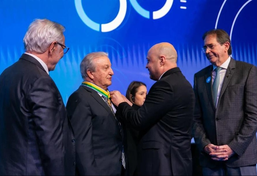 Grolli recebe Medalha da Ordem do Mérito Industrial, a mais importante condecoração da indústria brasileira