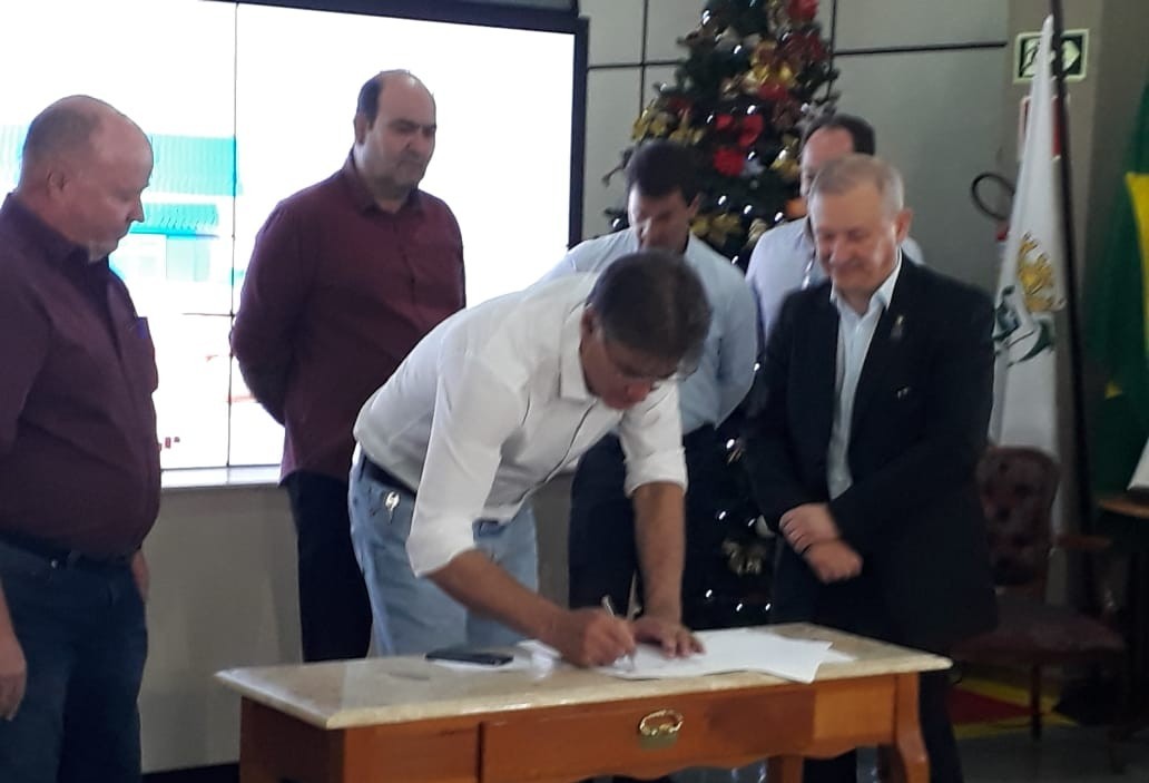 Crea-PR e prefeitura de Cascavel assinam convênio do programa Casa Fácil