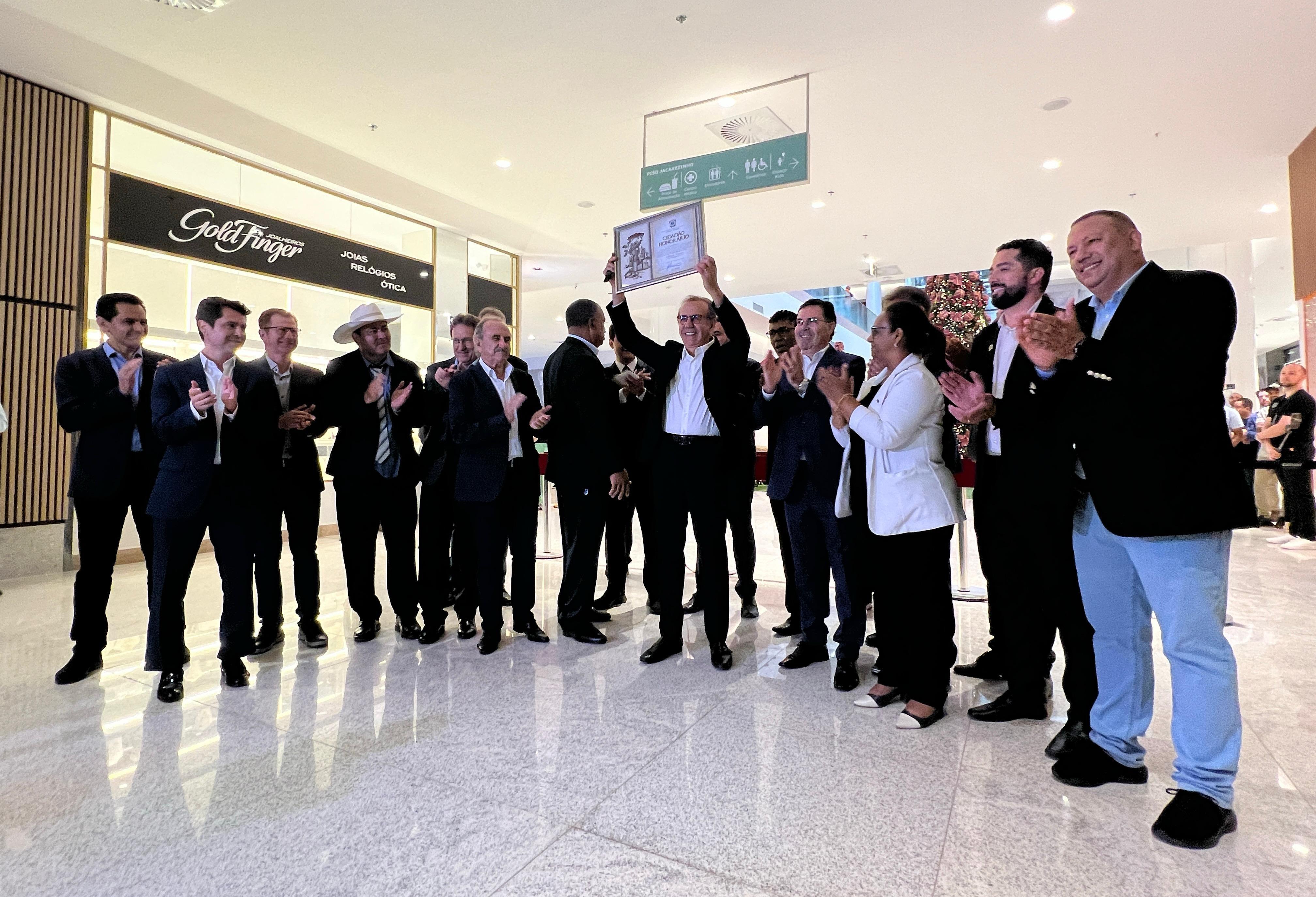 Inauguração do shopping Catuaí é recebida como um presente de aniversário