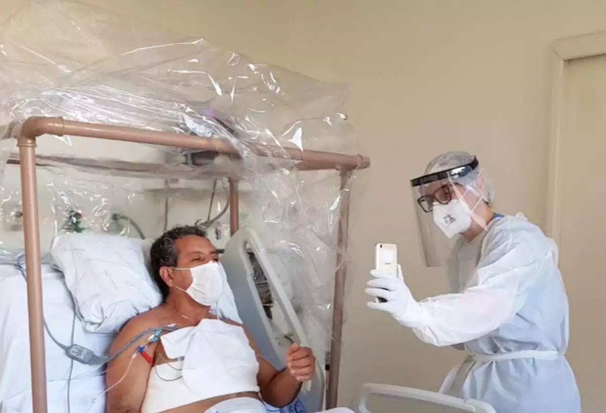 Visitas virtuais acolhem famílias e ajudam na recuperação de pacientes no Huop