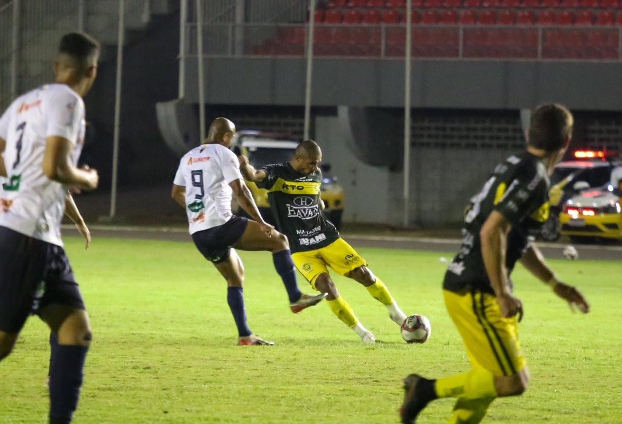 FC Cascavel vence Toledo e reassume liderança do Paranaense