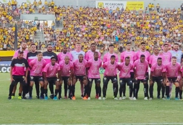 FC Cascavel de rosa vence Londrina por 3x1