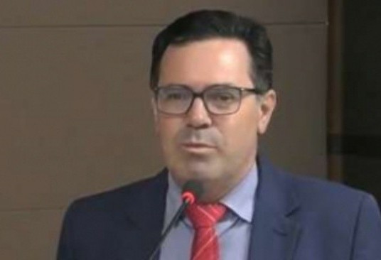 Alecio Espínola é reeleito presidente da Câmara