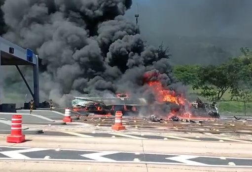 Caminhão pega fogo na BR-277 em Nova Laranjeiras 