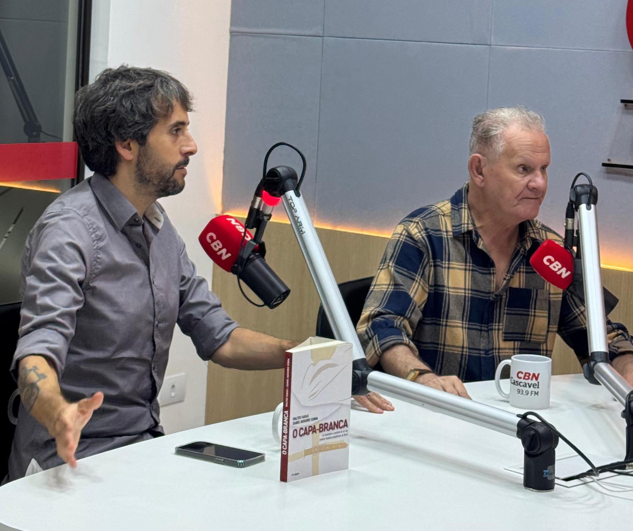 Livro 'O capa-branca' apresenta experiências do ex-paciente de um hospital psiquiátrico