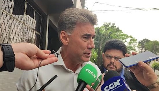 "A motivação é eleitoral, Roman foi contratado pra isso", diz Paranhos em coletiva