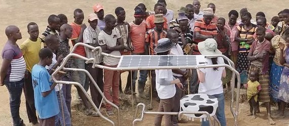 Empresa cria 'vaca solar' para recarregar baterias