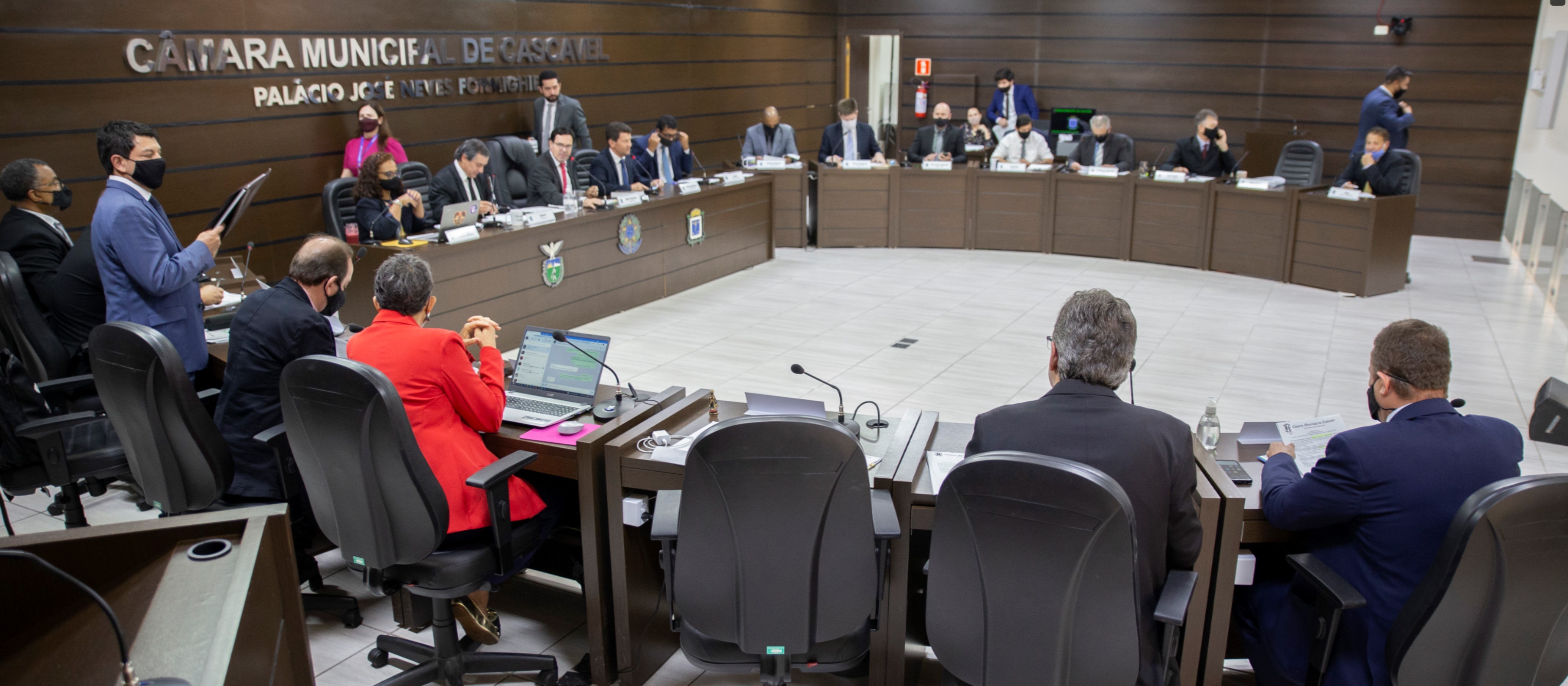 Câmara acata parecer do TCE e aprova contas do prefeito Paranhos 
