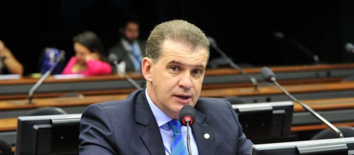 "Temos que pensar  em uma política macro, se o Brasil vai bem, o  Paraná vai bem", diz deputado 