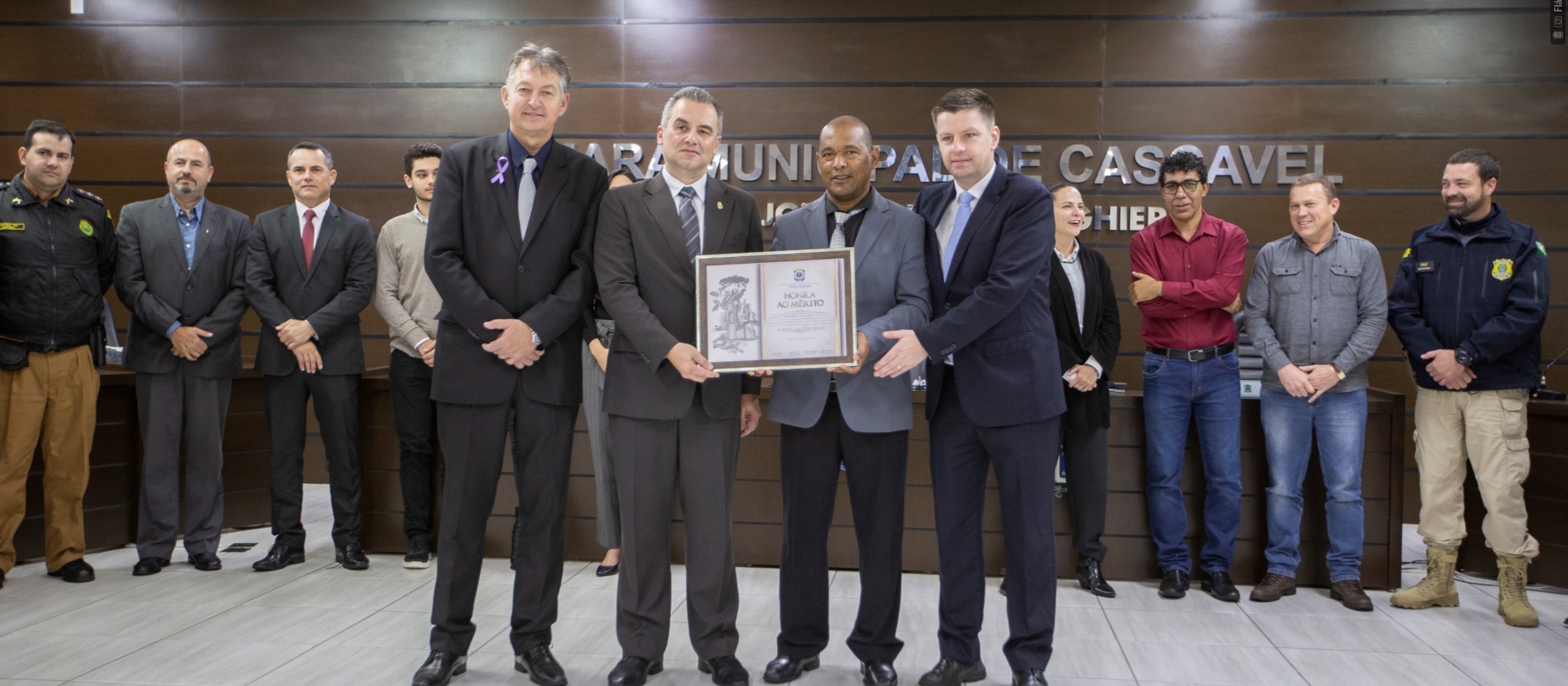 Câmara entrega título de Honra ao Mérito ao delegado Rogerson Luiz Ribas Salgado