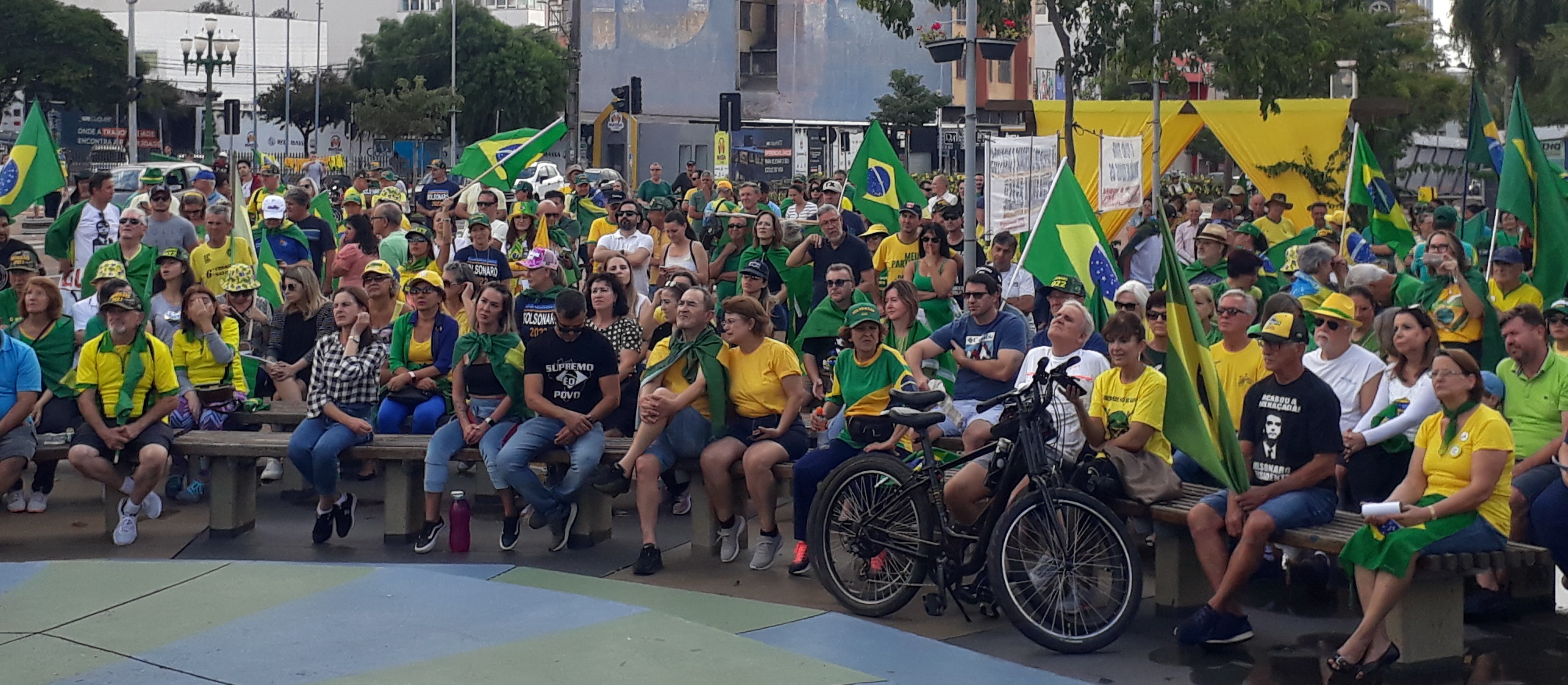 Ato pró-Bolsonaro é realizado em Cascavel
