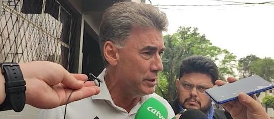 "A motivação é eleitoral, Roman foi contratado pra isso", diz Paranhos em coletiva