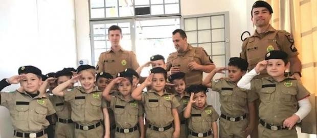 Projeto da Polícia Militar transforma ruas de São João em salas de aula