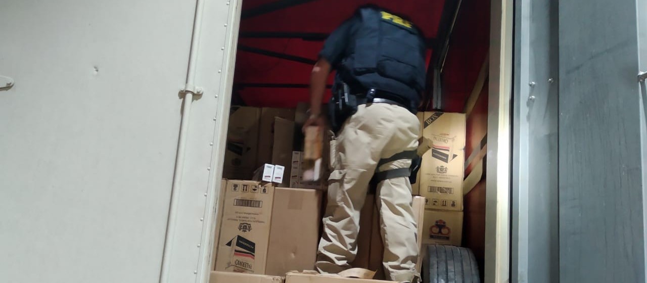 Polícia apreende quase 900 caixas de cigarros na Região