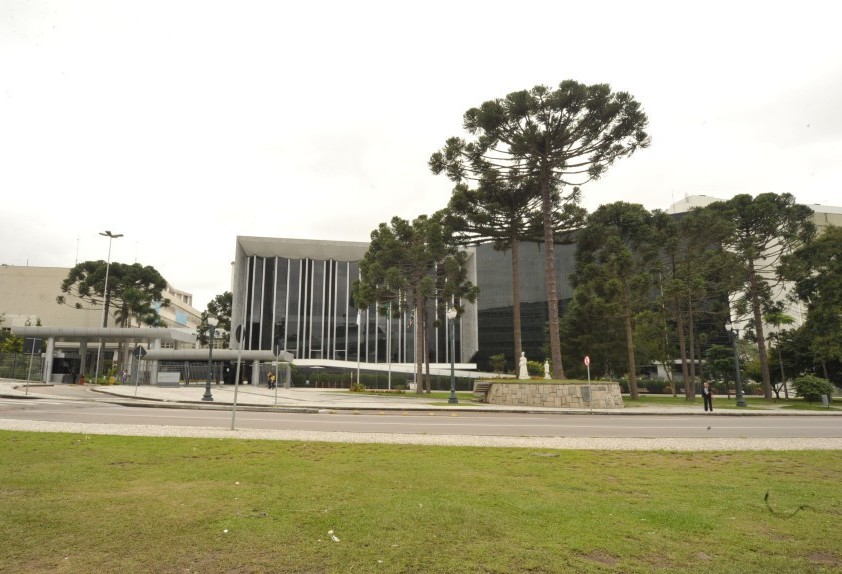 Deputados aprovam orçamento de 2023 para o Paraná