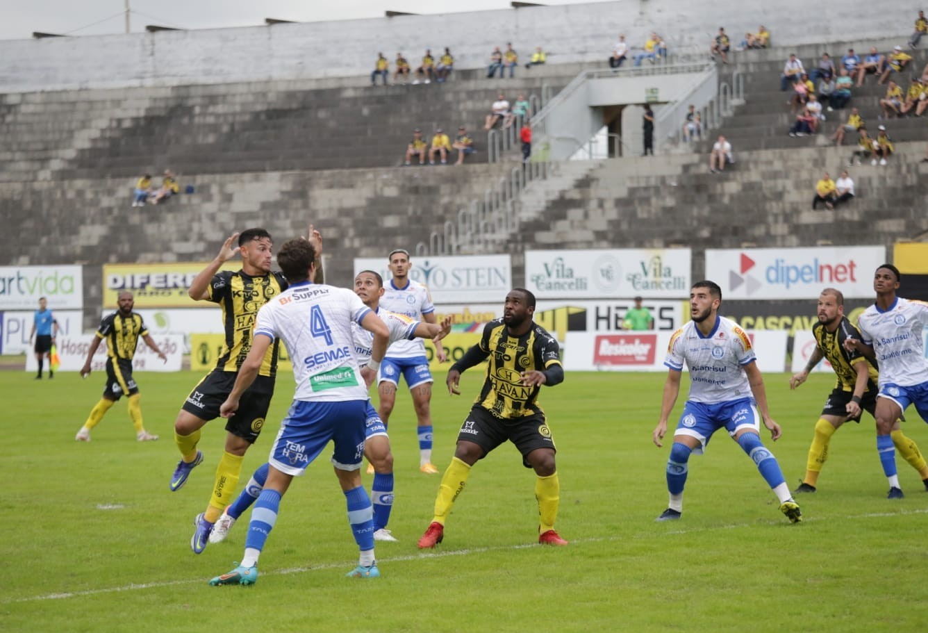FC Cascavel perde em casa e cai para a quarta posição