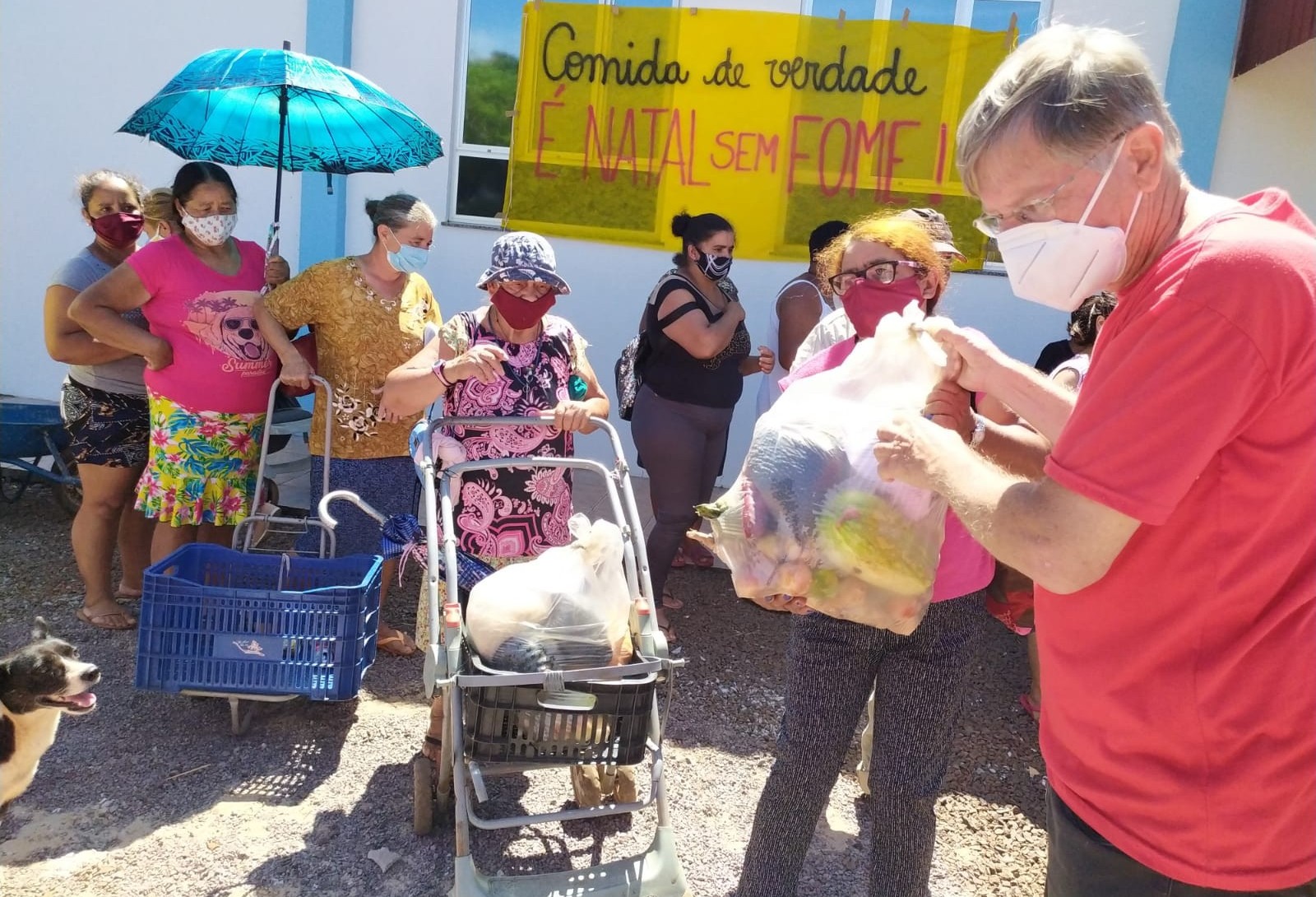 Famílias do MST doam 6 toneladas de alimentos em Cascavel 