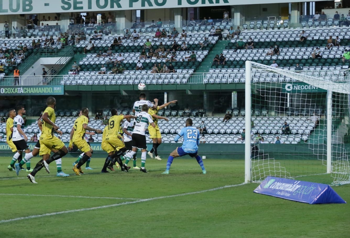 FC Cascavel empata com o Coritiba e segue entre os líderes 