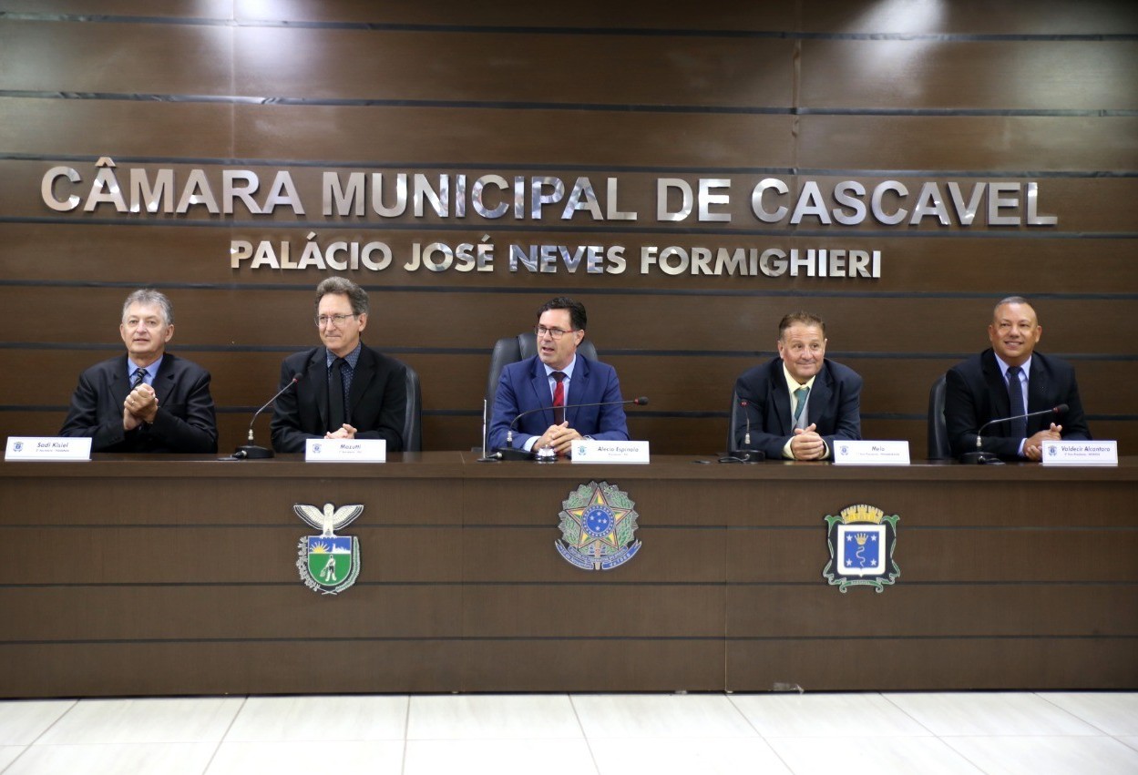 Mesa Diretora da Câmara de Cascavel tome posse com Alécio Espínola presidente